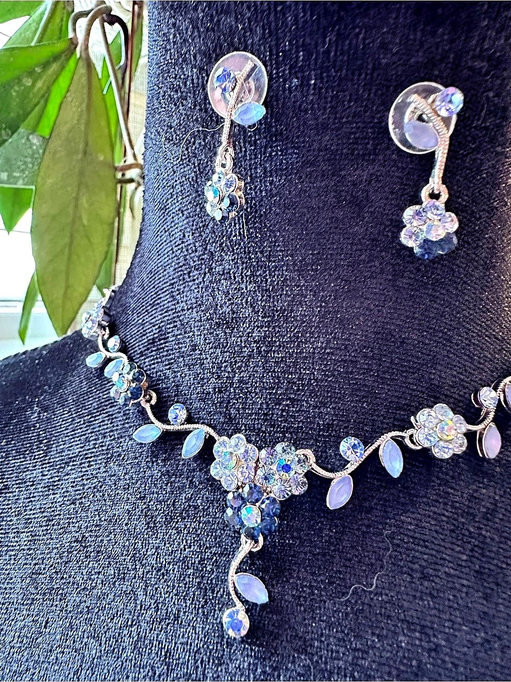 Gorgeous Vintage Blue Aurora Borealis Rhinestone Necklace & Matching Earrings Se